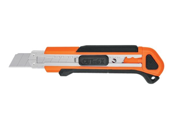 Cutter Truper de 18 milímetros con mango naranja y negro